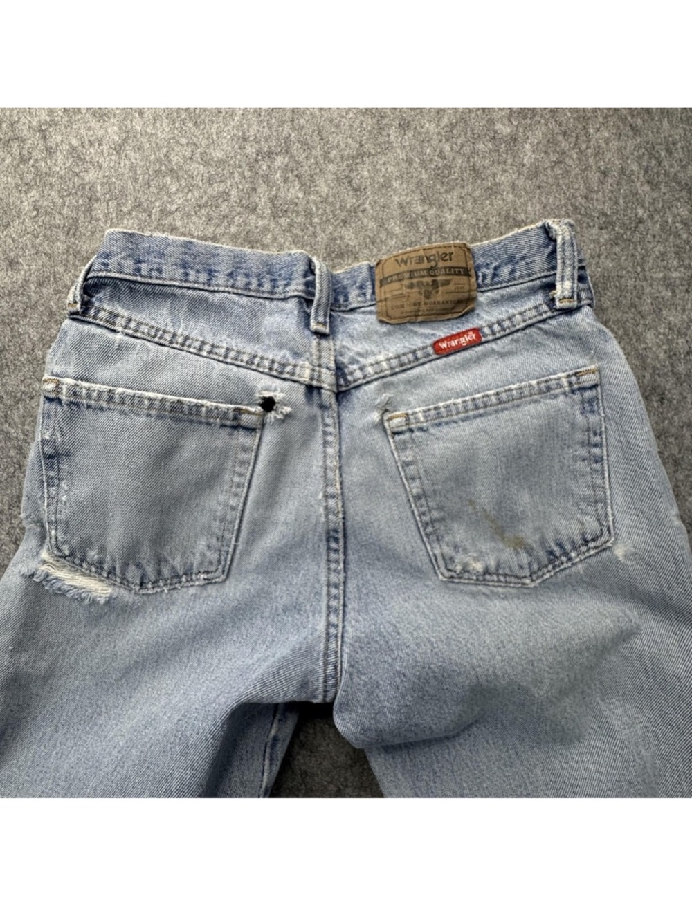 Wrangler Men’s Light Wash Relaxed Fit Jeans
